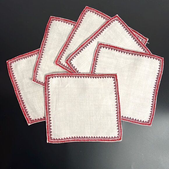 Vintage Embroidered Table Linen Set of 4 Placemats & 5 Napkins - Picture 8 of 10